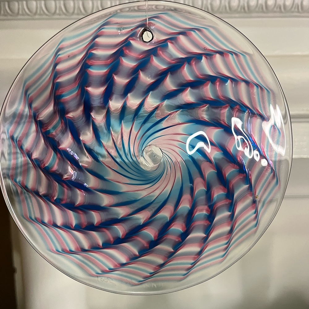 Vintage Y2K art glass suncatcher handmade signed 6.75" - Picture 4 of 7